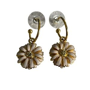 MMA RC Earrings Metropolitan Museum of Art Enamel Flower Daisy Earrings